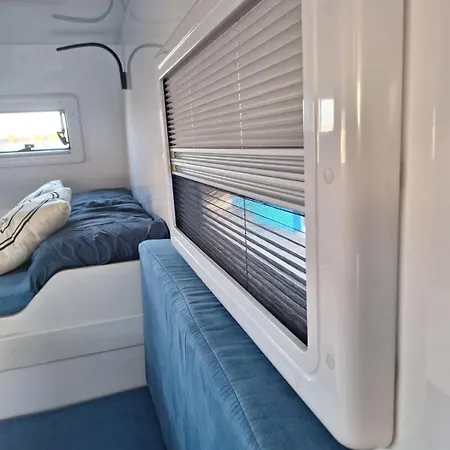캠프장 Celula Camper 4x4 *